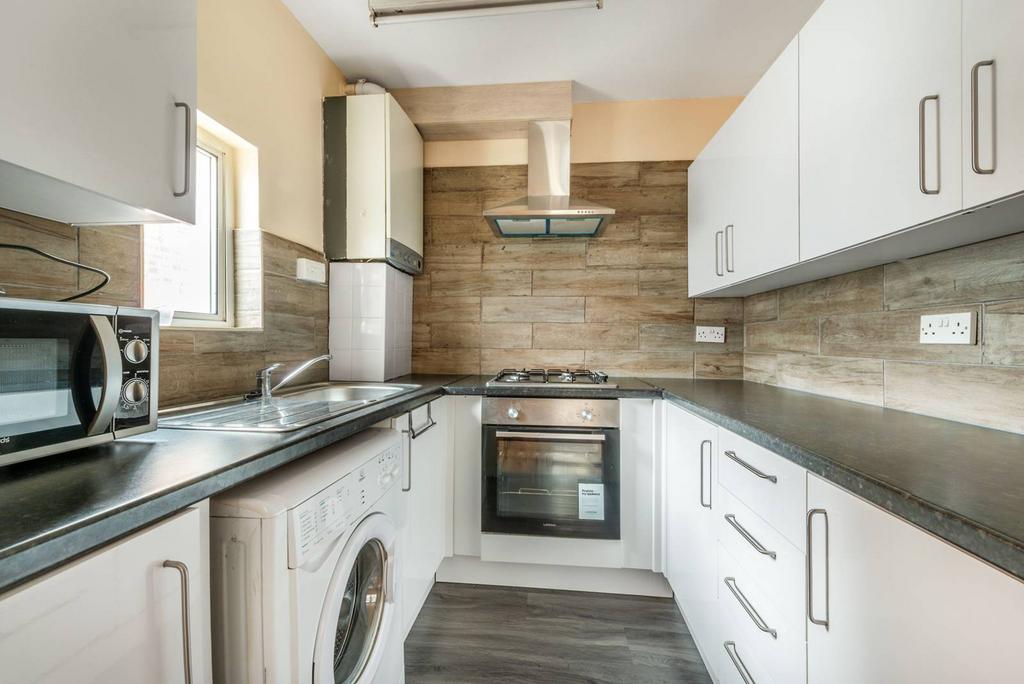 Portobello Road, Notting Hill, London, W11 2 bed flat to rent £2,145