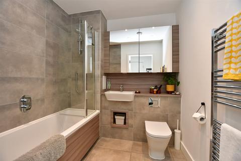 Flat 9, 8 Corys Road, Rochester, ME1 1GP
