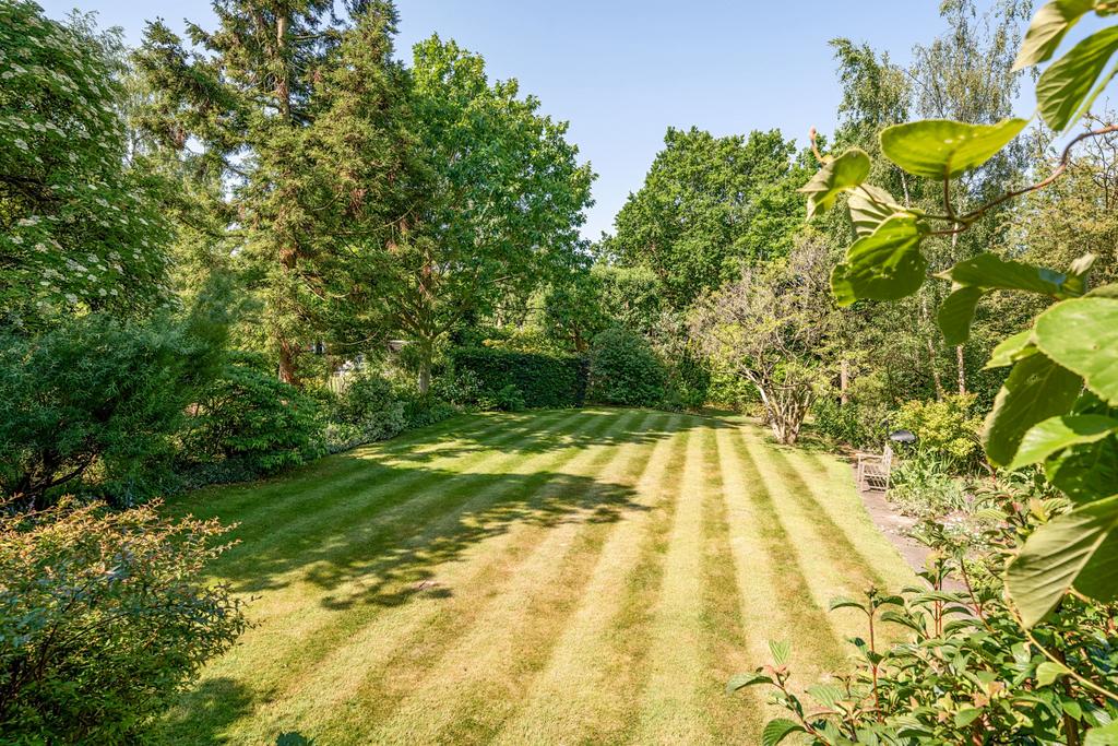 The Fairway, Northwood, Northwood, HA6 5 bed detached house for sale