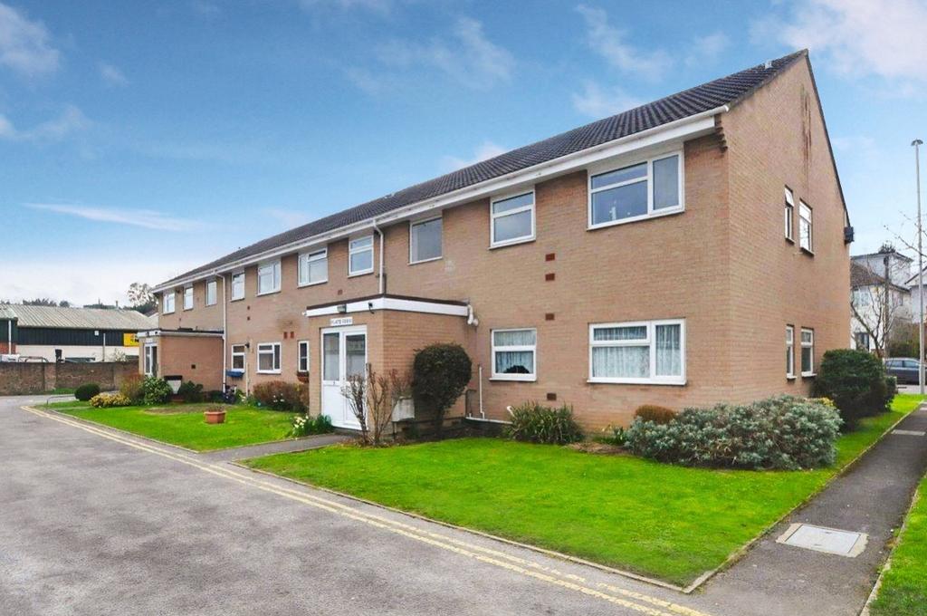 Yarmouth Road, Poole 2 bed apartment £1,200 pcm (£277 pw)