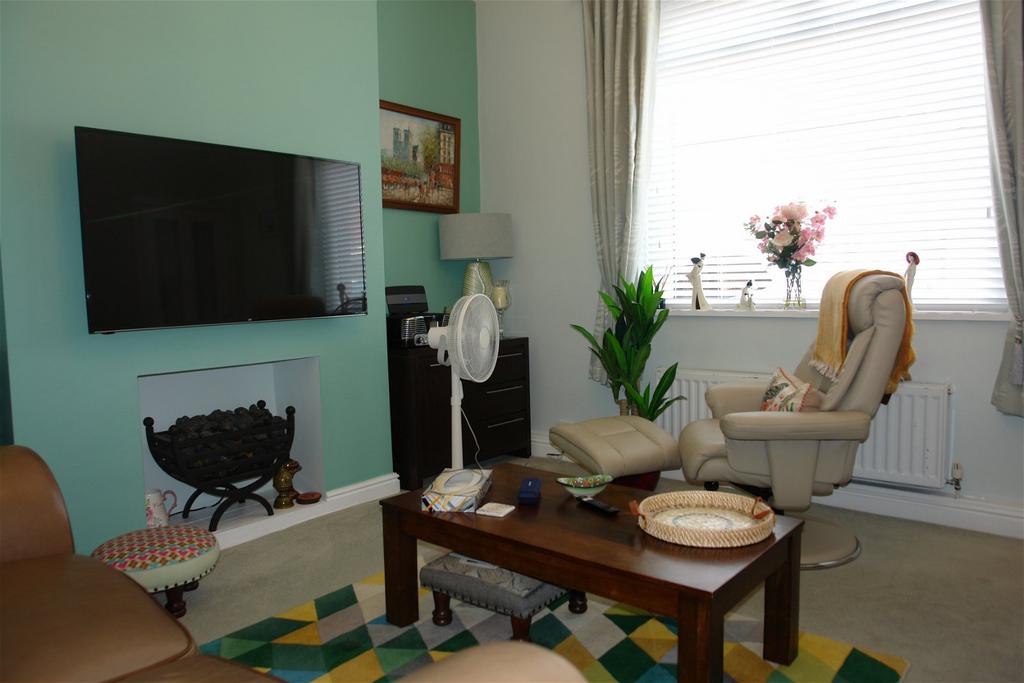 Burnley Lane, Chadderton 3 bed end of terrace house for sale £190,000