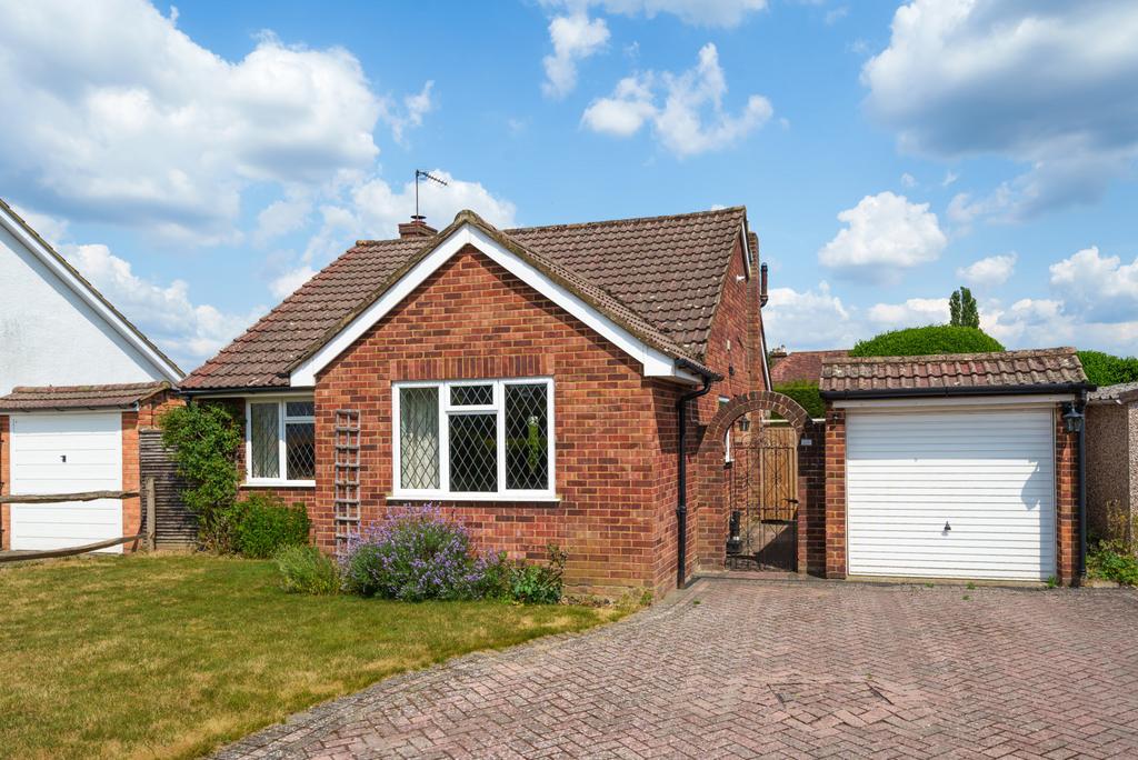 Boltons Close, Pyrford, GU22 2 bed bungalow for sale £595,000