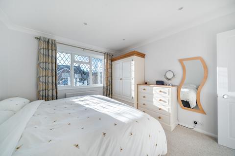 9 Boltons Close, Woking, GU22 8TW