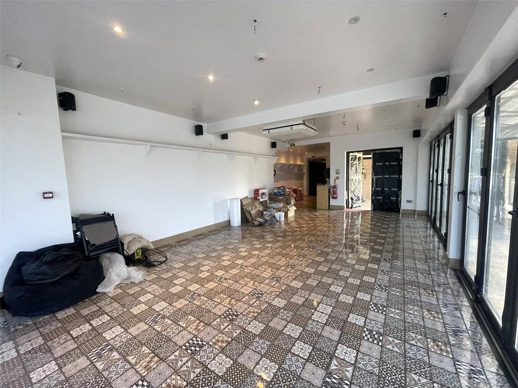 Southend Road, Rochford, Essex, SS4 Restaurant £340,000