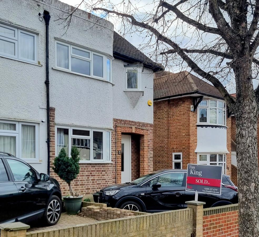 London E4 5 bed semidetached house for sale £650,000