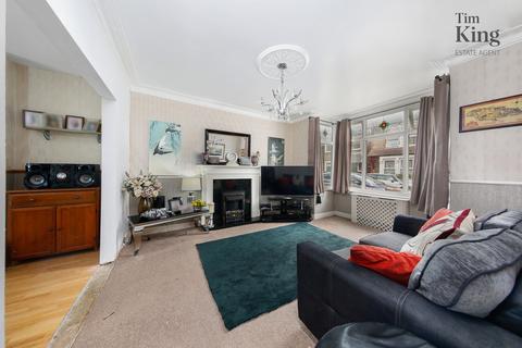 19 Bateman Road, London, E4 8ND