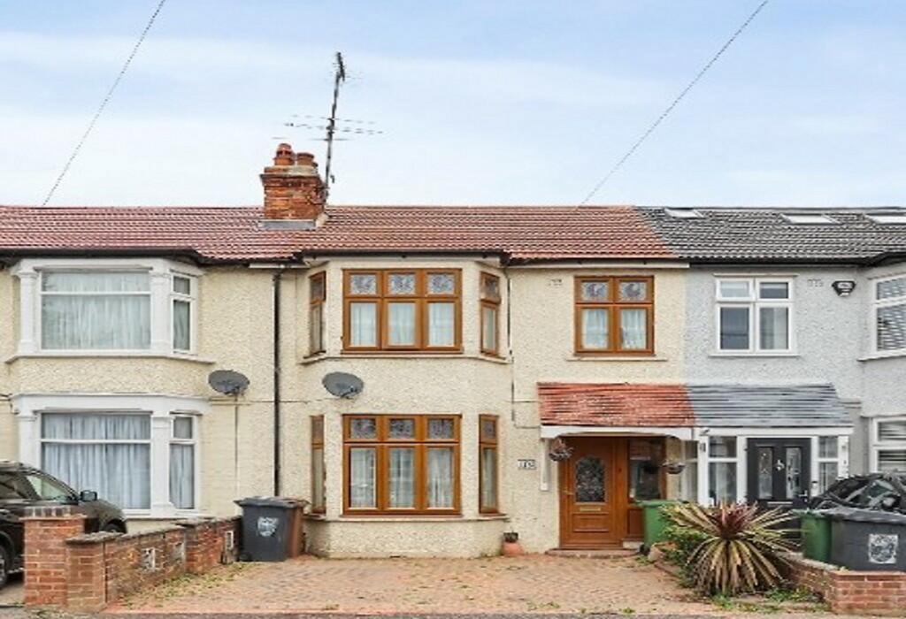 Marmion Avenue, London, E4 3 bed semidetached house for sale £525,000