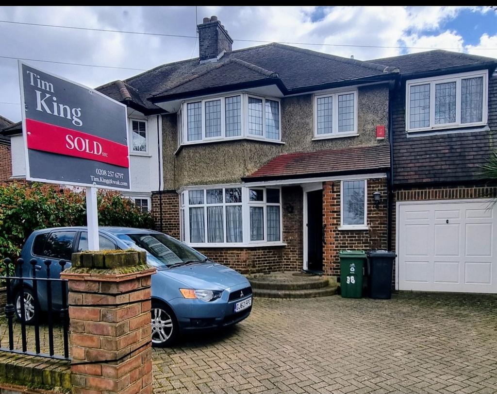 Nevin Drive, London, E4 5 bed semidetached house for sale £875,000