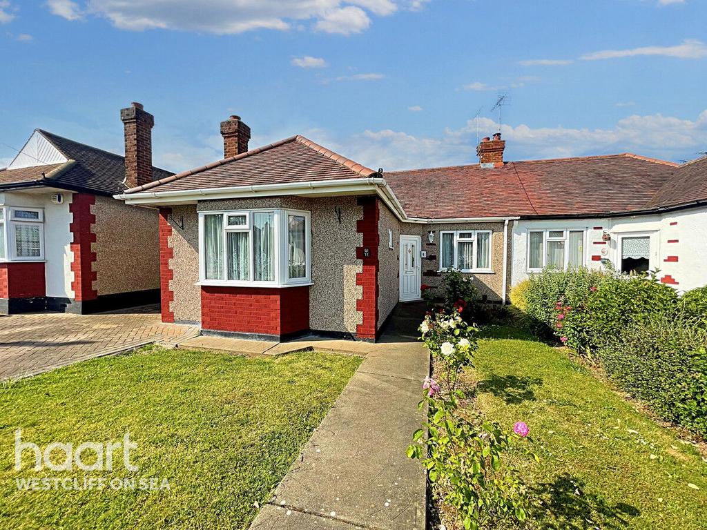 Thornford Gardens, SouthendOnSea 2 bed semidetached bungalow for