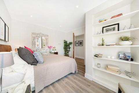 2 bedroom flat for sale - Berwick Close, West Ealing