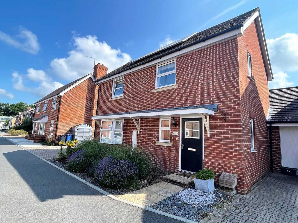 Grant Drive, Church Crookham 3 bed detached house to rent £2,000 pcm (£462 pw)