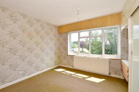 32 Campbell Crescent, East Grinstead, RH19 1JR