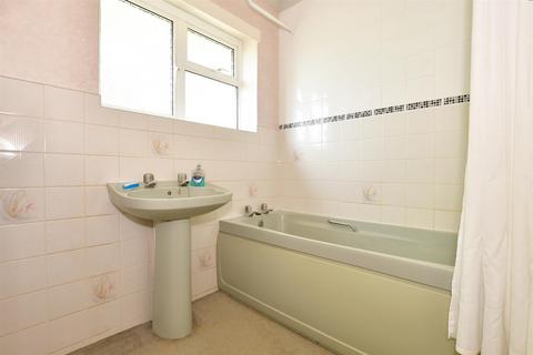 32 Campbell Crescent, East Grinstead, RH19 1JR