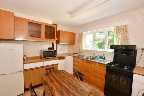 32 Campbell Crescent, East Grinstead, RH19 1JR