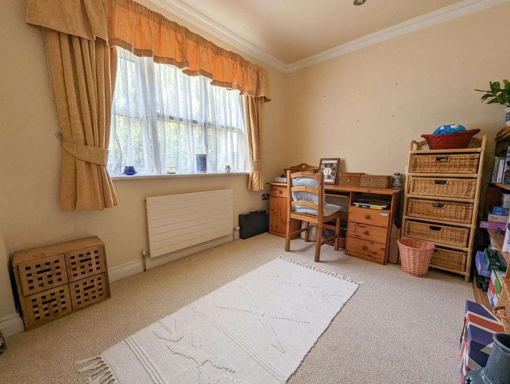 Office/bedroom 4