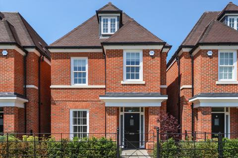 Broadoaks Park Road, West Byfleet, Surrey, KT14.