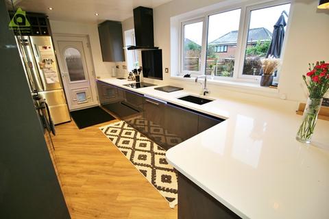 2 Dorket Grove, Westhoughton, Bolton, BL5 2QS