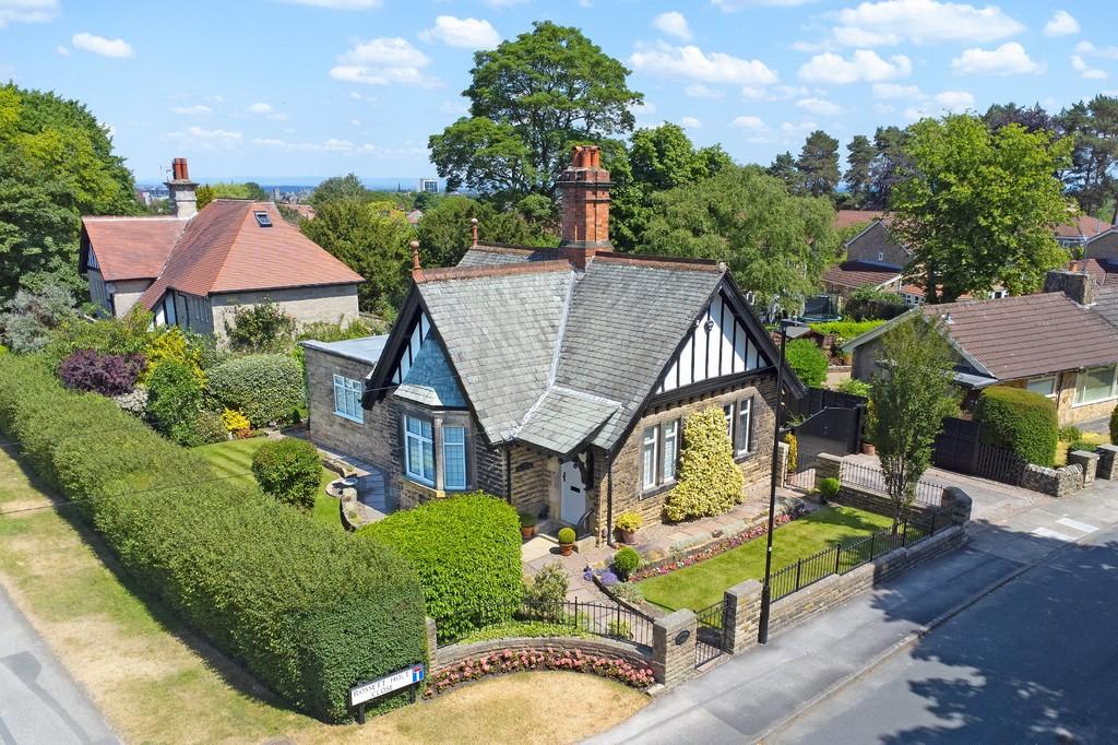 Rossett Holt Lodge, 1 Rossett Holt Close 3 bed detached bungalow for