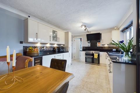 6 Swallow Close, Uttoxeter, ST14 8TS