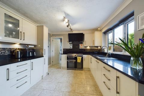 6 Swallow Close, Uttoxeter, ST14 8TS