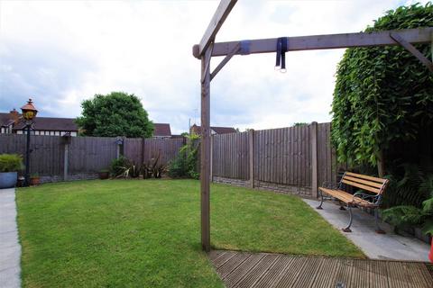 6 Swallow Close, Uttoxeter, ST14 8TS