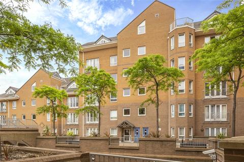 2 bedroom flat to rent, Hera Court, Homer Drive, London