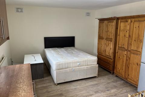 undefined, Stamford Close, Southall