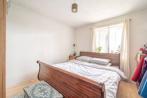 2 bedroom flat to rent - Howeth Court, Friern Barnet, London, N11