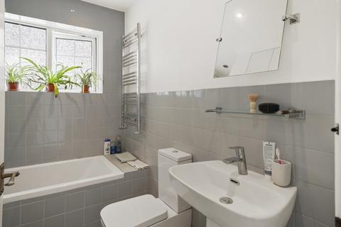 29 Rutland Walk, London, SE6 4LG