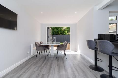 73 Oaklands, South Godstone, Godstone, RH9 8HX