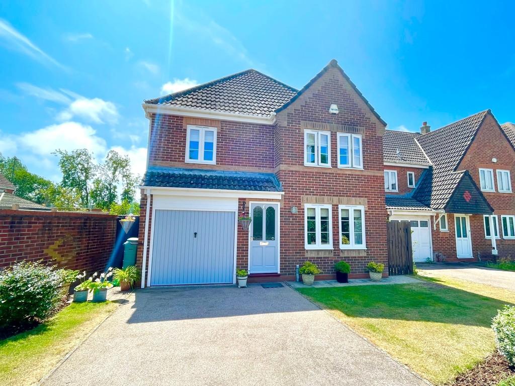 Toddington Park, Littlehampton 4 bed detached house for sale £520,000