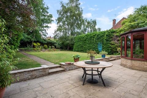 13 Chalet Close, Bexley, DA5 2EZ
