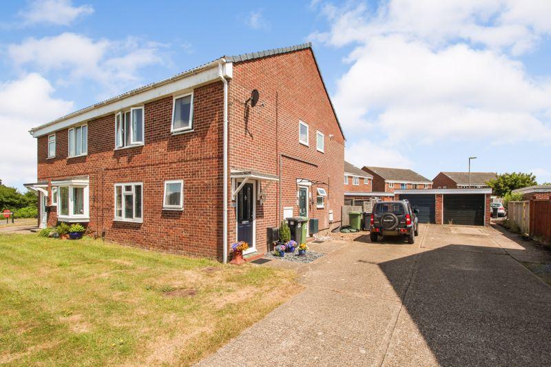 Holmesland Drive, Botley, SO30 2SH 2 bed property £239,995