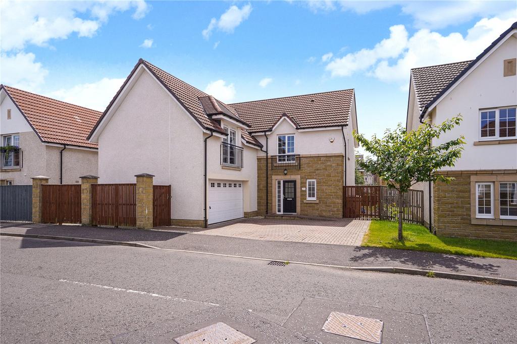 26 Crosshill Road, Renfrewshire, PA7 5 bed detached house