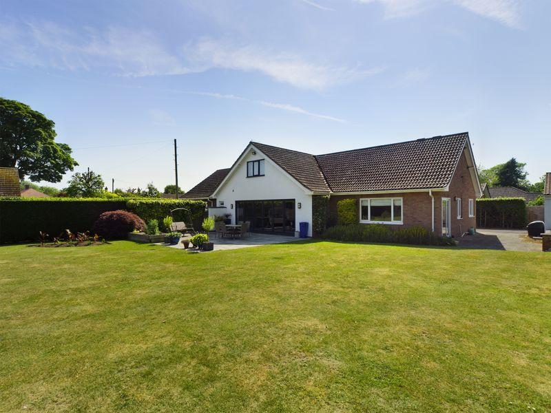 138 Main Road, Hundleby, Spilsby 5 bed bungalow for sale £595,000