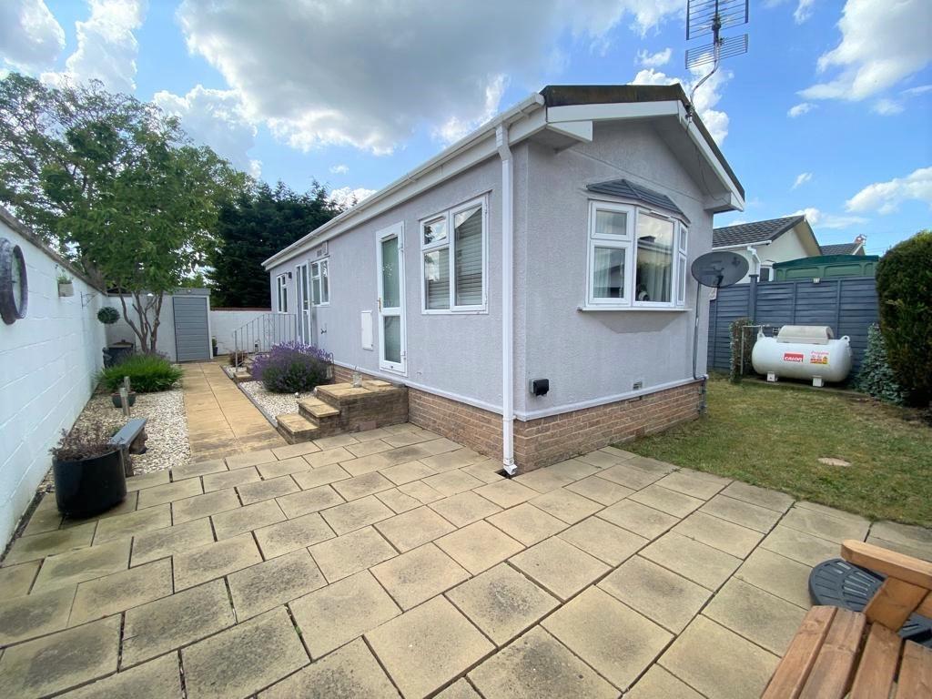 Breach Barns Lane, Waltham Abbey 2 bed mobile home for sale £99,995