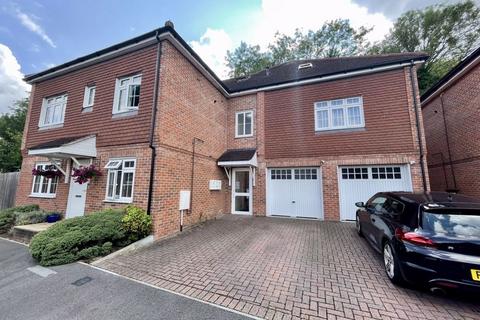 22 Compton Road, Wooburn Green, High Wycombe, HP10 0AW