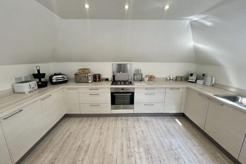 22 Compton Road, Wooburn Green, High Wycombe, HP10 0AW