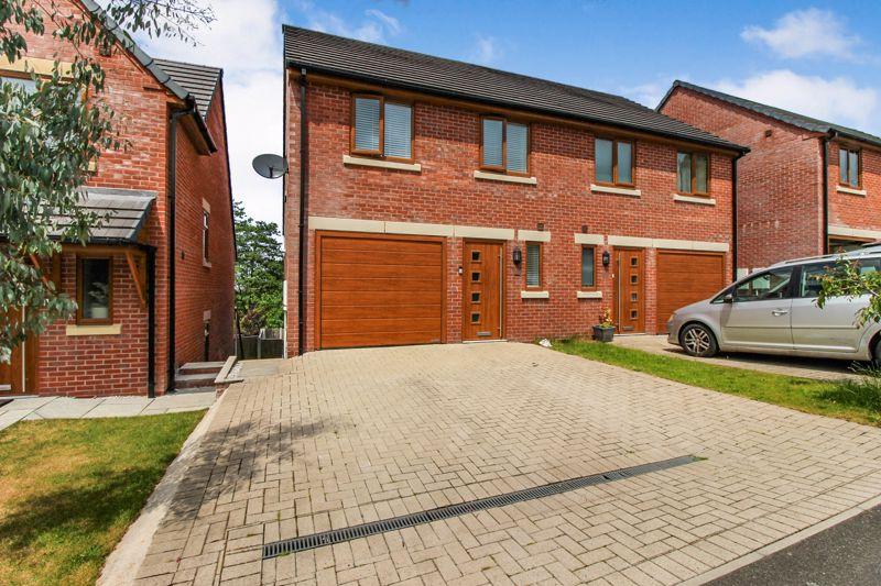 Pickwood Avenue, Leek 3 bed semidetached house for sale £294,950