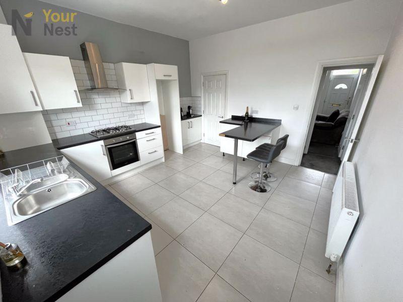 Fountain Street, Morley, Leeds, LS27 0PX 4 bed terraced house £1,200