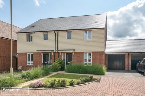 56 Saunders Way, Basingstoke, RG23 7FG