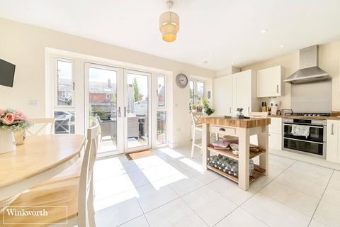 56 Saunders Way, Basingstoke, RG23 7FG