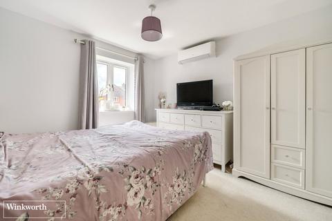 56 Saunders Way, Basingstoke, RG23 7FG