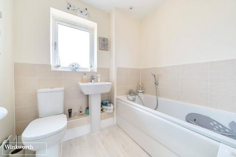 56 Saunders Way, Basingstoke, RG23 7FG