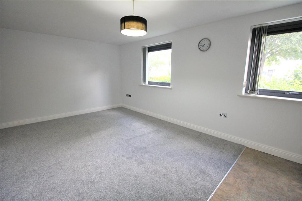 Mead Road, Cheltenham, Gloucestershire, GL53 2 bed apartment for sale