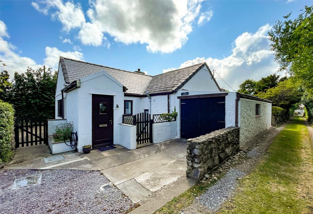 Waunfawr, Caernarfon, Gwynedd, LL55 2 bed bungalow for sale £425,000