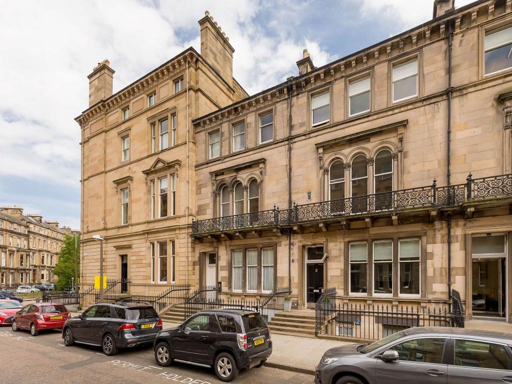 Rothesay Place, West End, Edinburgh 2 bed flat £2,195 pcm (£507 pw)