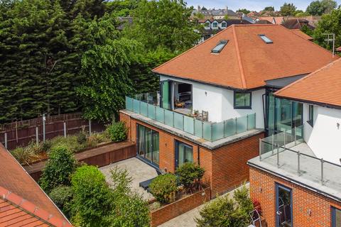 3 bedroom apartment for sale, Eden Lodges, Chigwell, Essex, IG7