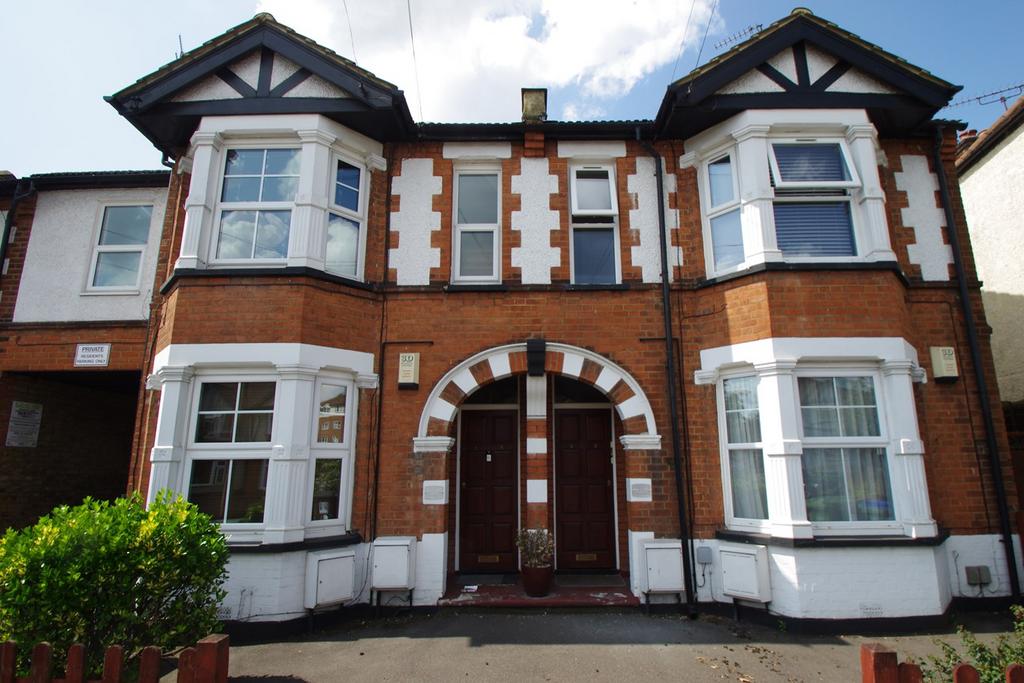 Bushey Mill Lane, Watford, WD24 1 bed flat £1,250 pcm (£288 pw)
