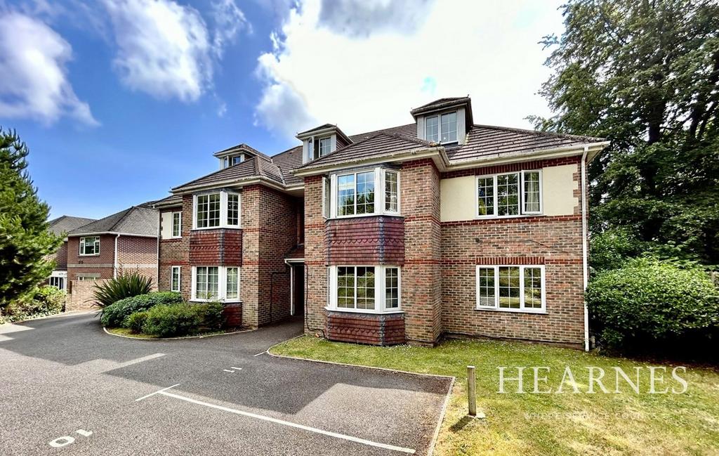 Talbot Avenue, Talbot Woods, Bournemouth, BH3 3 bed apartment £325,000